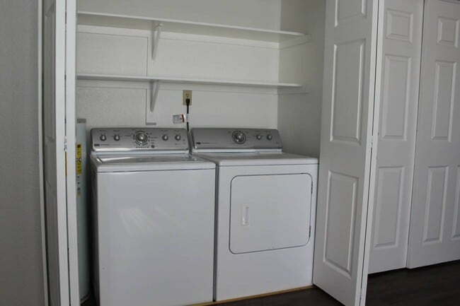 Building Photo - Renovated 2x2 Condo Located in N Phoenix!