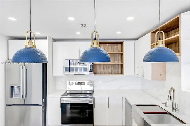 Building Photo - 3111 N Ocean Dr