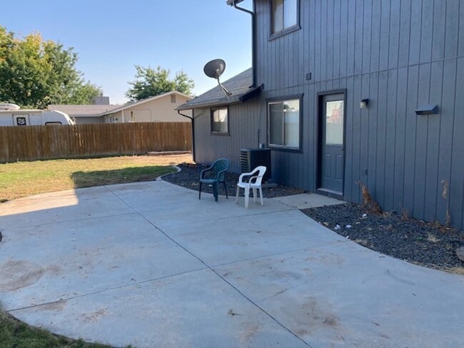 Building Photo - Coming soon! Great location, 4 bedroom hou...