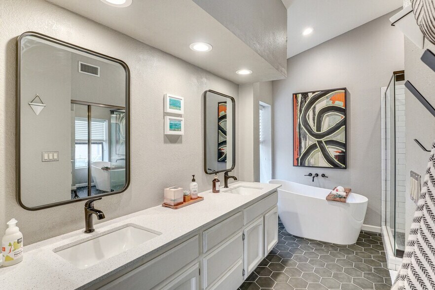 Building Photo - 2873 N Marquise Ct