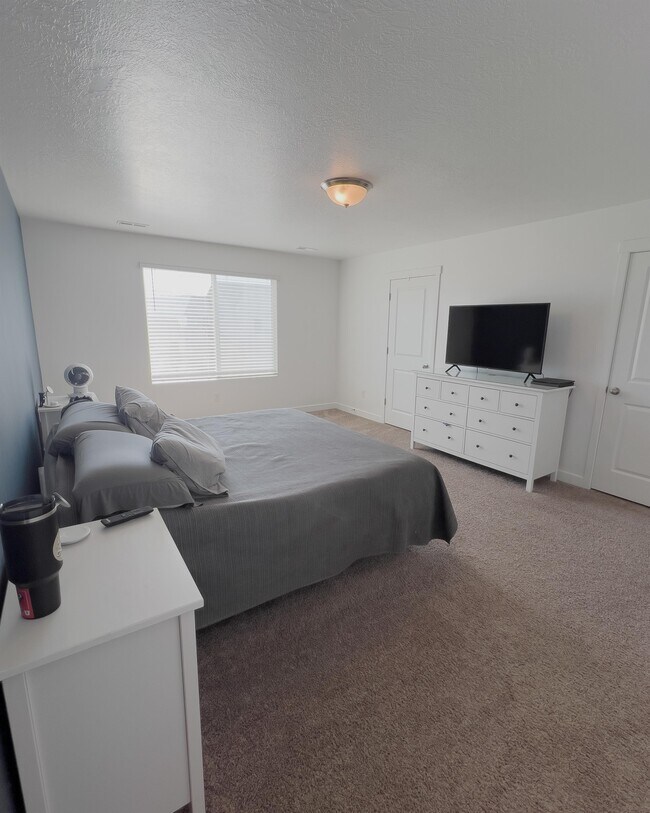 Building Photo - 14928 S Pele Ln