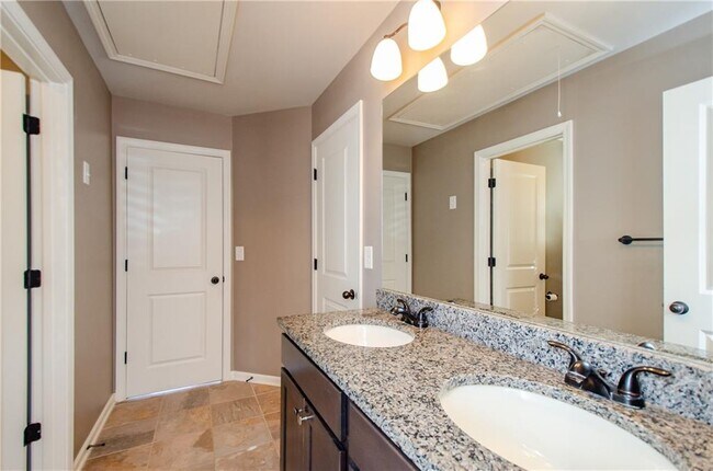 Building Photo - 4669 Sierra Creek Dr NE