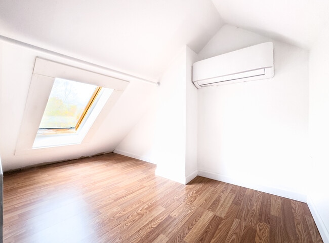 Building Photo - 1814 Newfield Ave