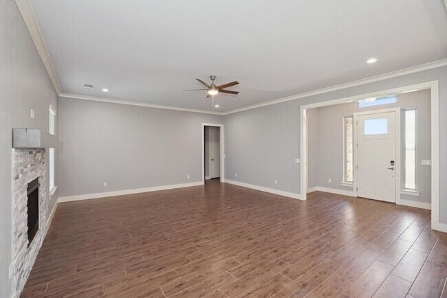 Building Photo - 9240 Highland Springs Dr