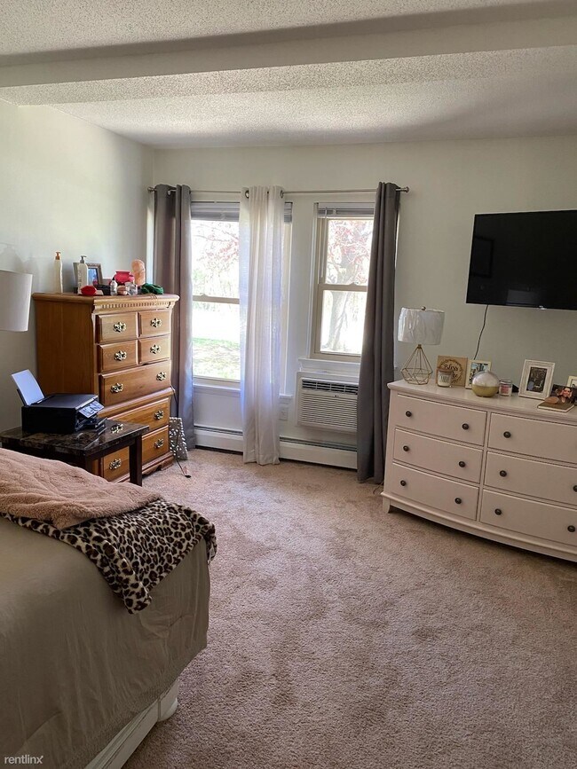 Building Photo - 1 br, 1 bath Condo - Pine Ridge Condominiums