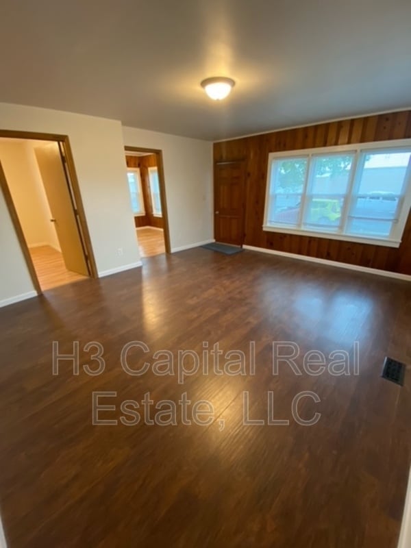 Building Photo - 112 Velma Ave