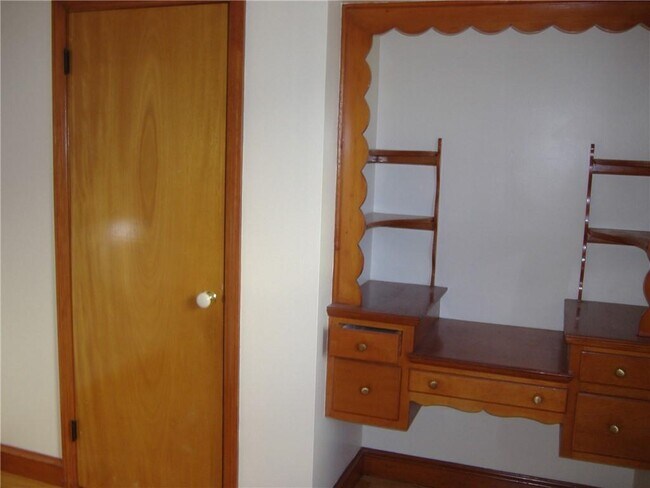 Building Photo - 18 Burnside St