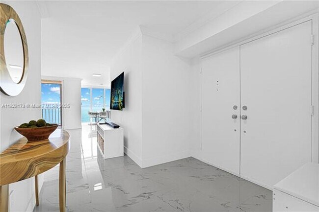 Building Photo - 881 Ocean Dr