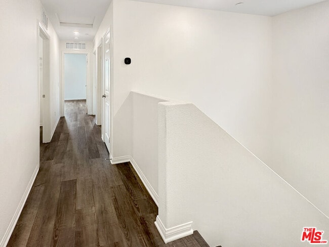 Building Photo - 27607 Sawtooth Ln