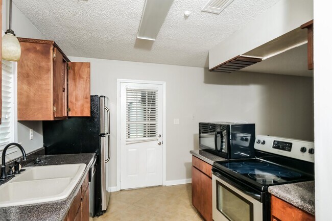 Building Photo - 8210 Valley Ridge Trail