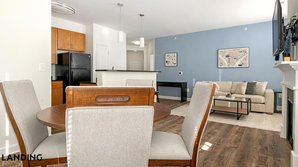 Building Photo - 909 Mansion Dr