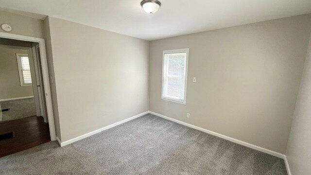 Building Photo - EAST SIDE 2 BEDROOM WITH BASEMENT!  AVAILABLE NOW!