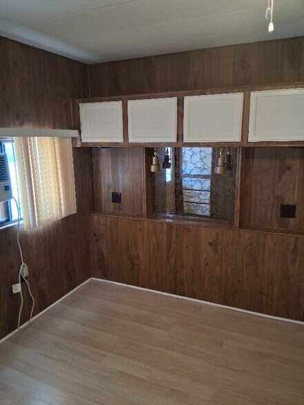 Building Photo - 275 N Saguaro Dr