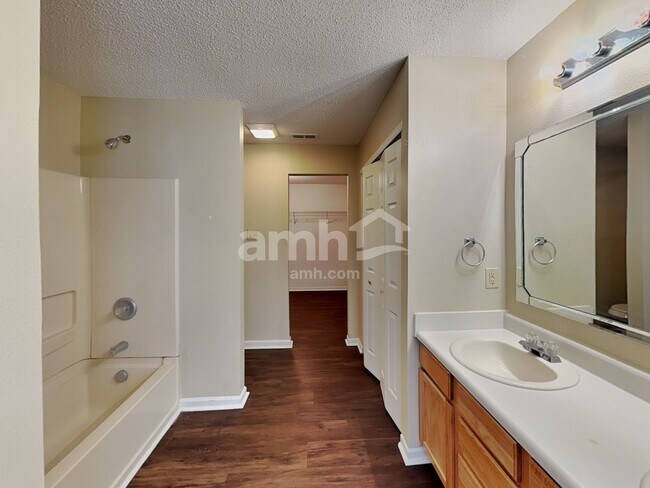 Building Photo - 10798 Cyrus Dr