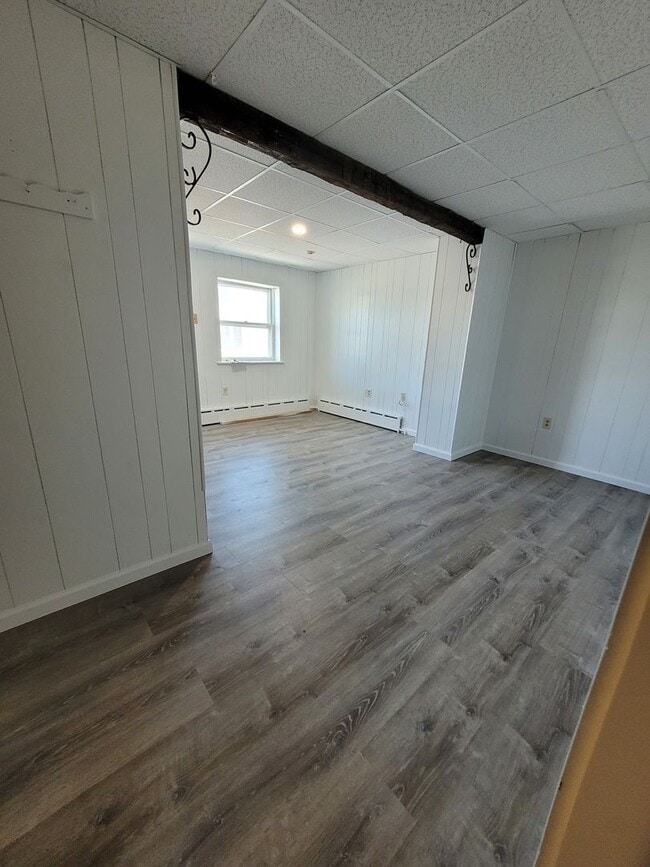 Building Photo - 1 Bedroom 1st floor with private entrance Lebanon