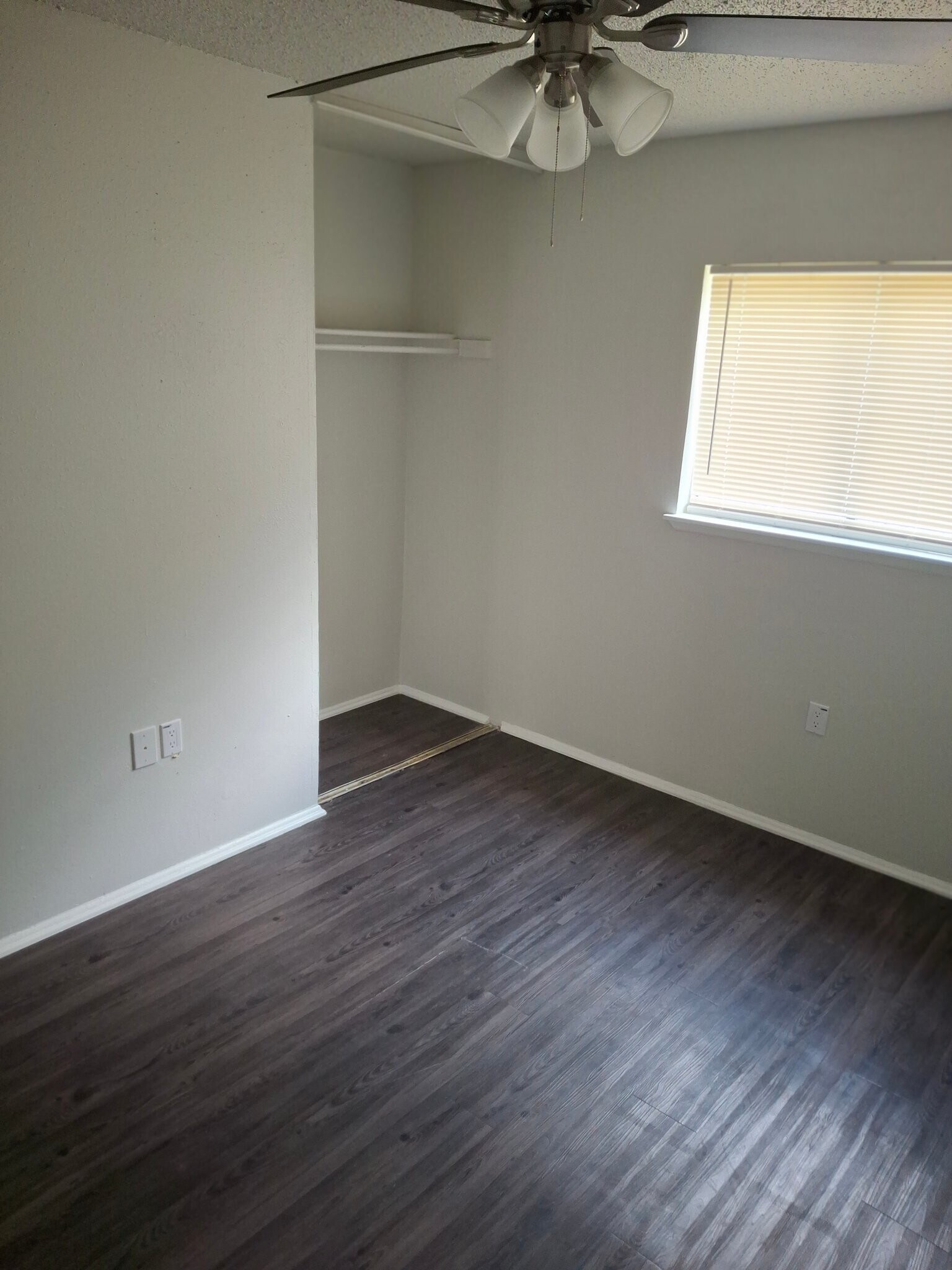 Building Photo - 2611 Lakeledge