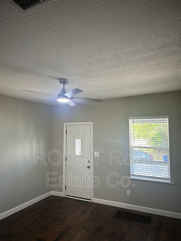 Building Photo - 270-272-272 S Yale Ave