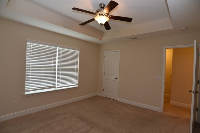 Building Photo - 3 Bed/2.5 Bath Townhome in Richmond Hill