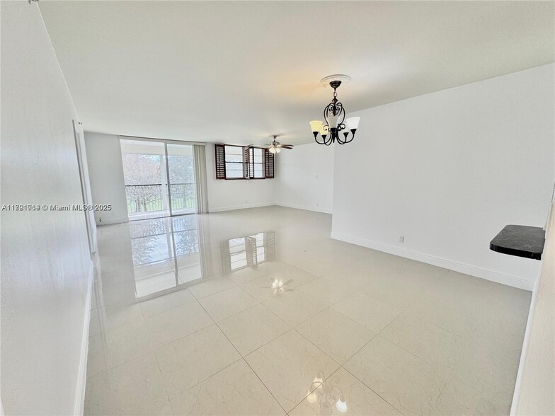Building Photo - 3150 W Rolling Hills Cir