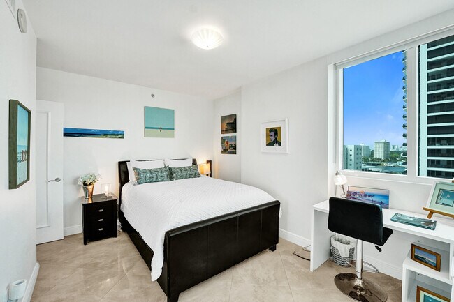 Building Photo - 101 S Fort Lauderdale Beach Blvd