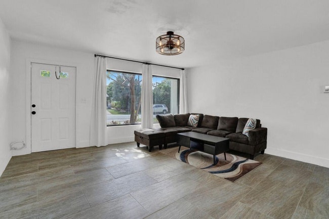 Building Photo - 1511 NE 32nd Ct