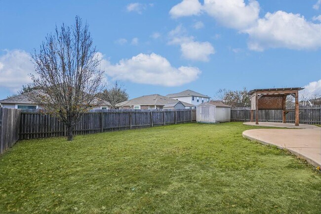 Building Photo - 906 Washburn Dr