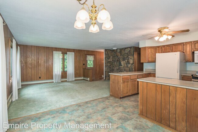 Building Photo - 3 br, 2 bath House - 845 Birch Hill Road