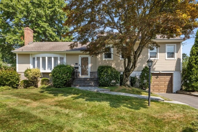 Primary Photo - 15 Bonnie Meadow Rd