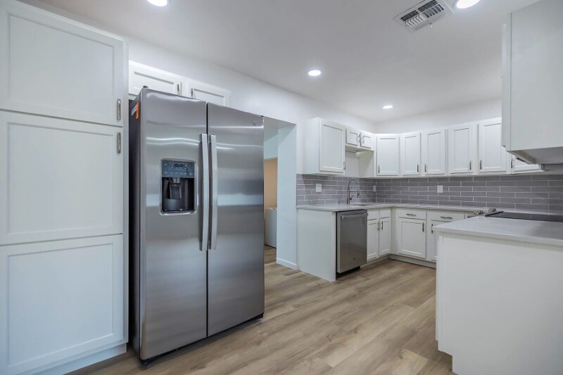 Building Photo - 948 E Waverly St