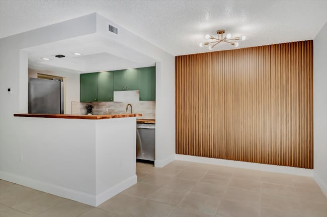 Building Photo - 776 116th Ave N