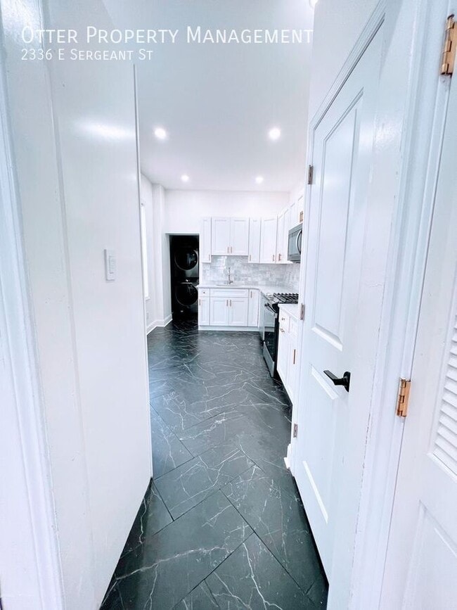 Building Photo - 2336 E Sergeant St