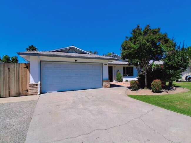 Building Photo - Updated Single-Story 3BR Home with Spacious Living Areas & Convenient Location!