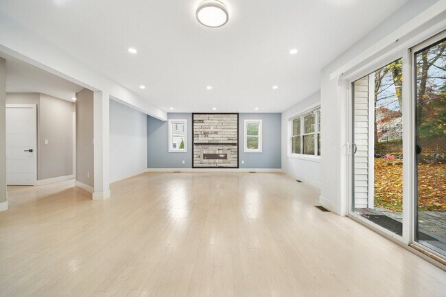 Building Photo - 134 Hillside Ave