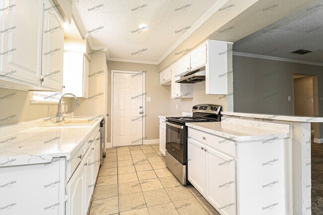 Building Photo - 6929 Mccoy Dr