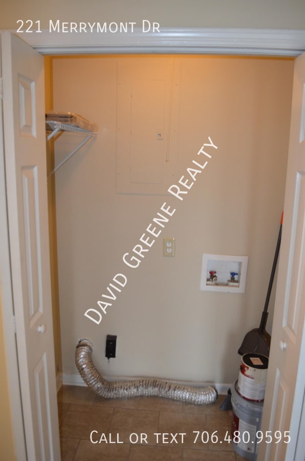 Building Photo - 221 Merrymont Dr