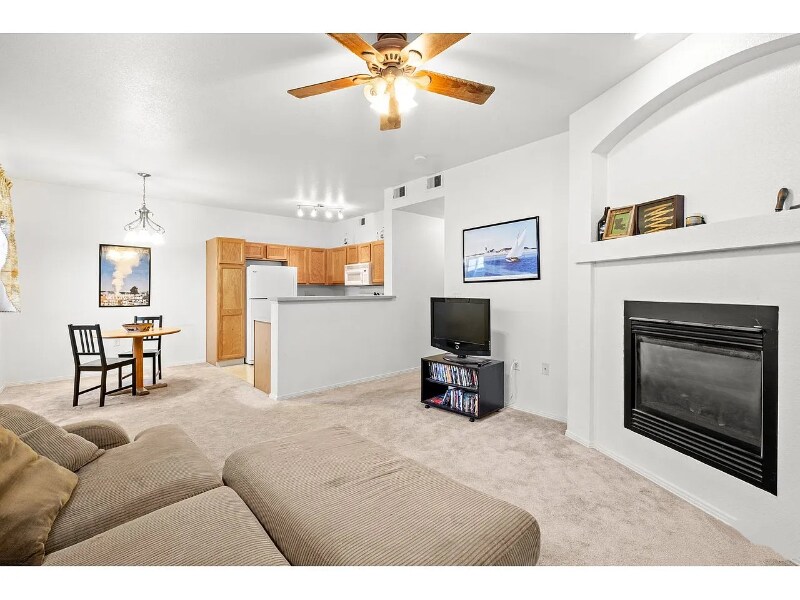 Building Photo - 3002 W Elizabeth St