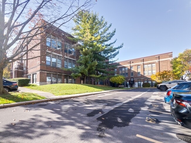 Building Photo - 917 Madison St