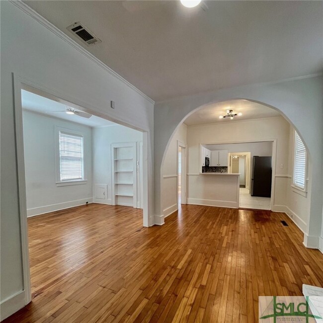 Building Photo - 103 W 51st St