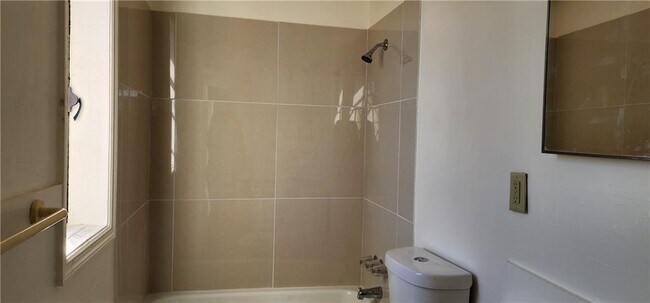 Building Photo - 15 S Main St