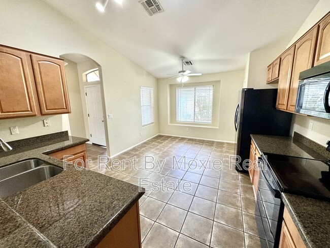 Building Photo - 43385 W Chisholm Dr