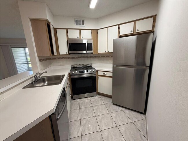 Building Photo - 3900 Southpointe Dr