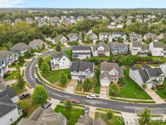 Building Photo - 5401 Meadowcroft Way