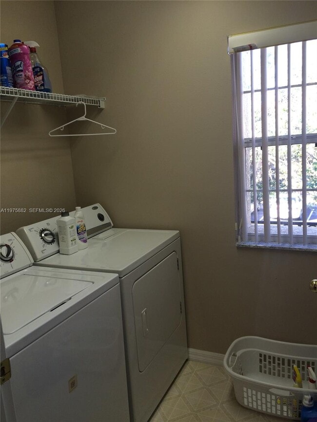 Building Photo - 2669 Mayaguana St