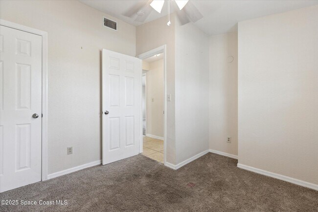 Building Photo - 925 Abeto St NE