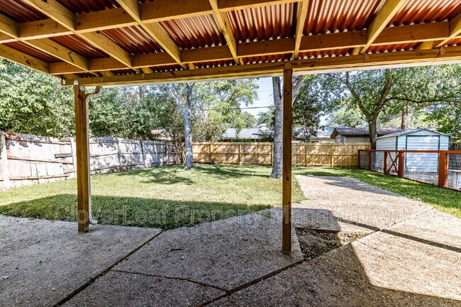 Building Photo - 9423 Cliff Way St
