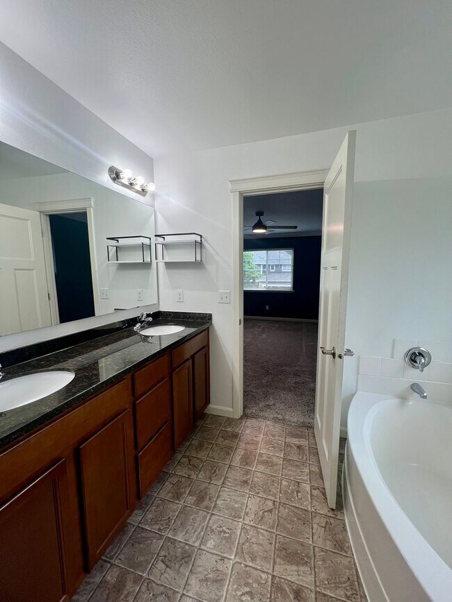 Building Photo - Beautiful 5 Bedroom Home