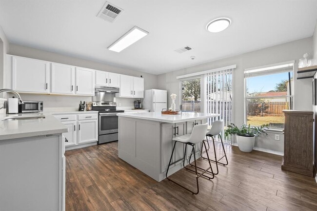 Building Photo - 13404 Coomes Dr