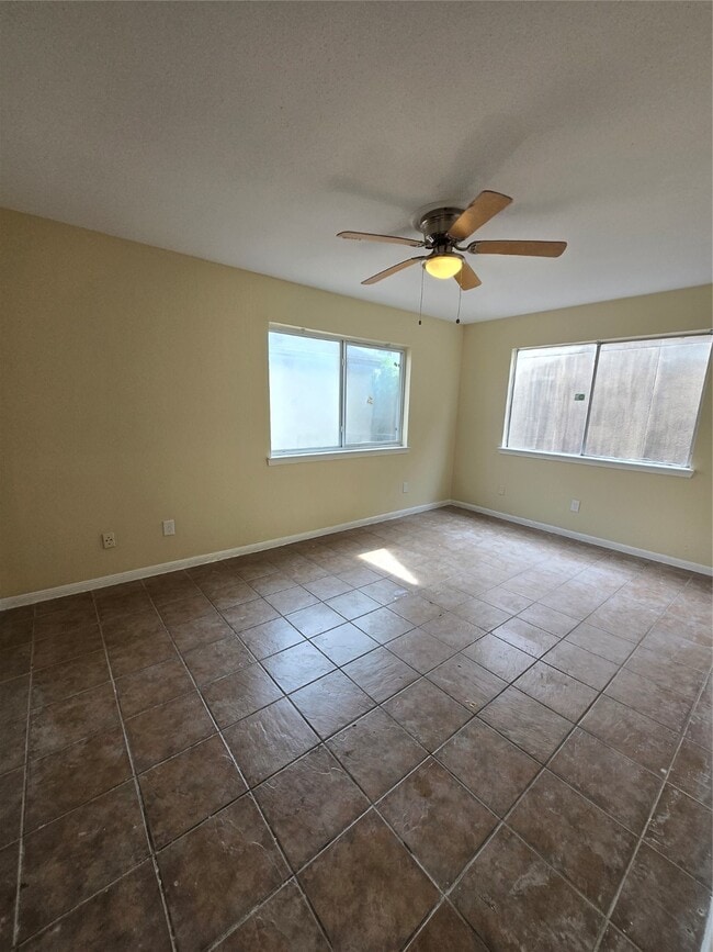 Building Photo - 12329 Ridgeside Dr