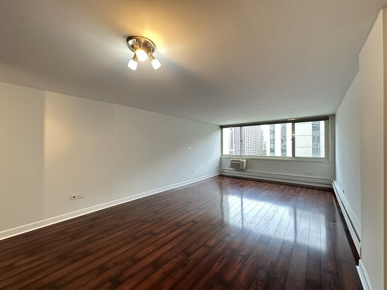 Building Photo - 1442 N Dearborn St