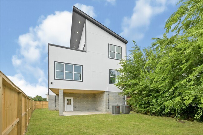 Building Photo - 4602 Clay St